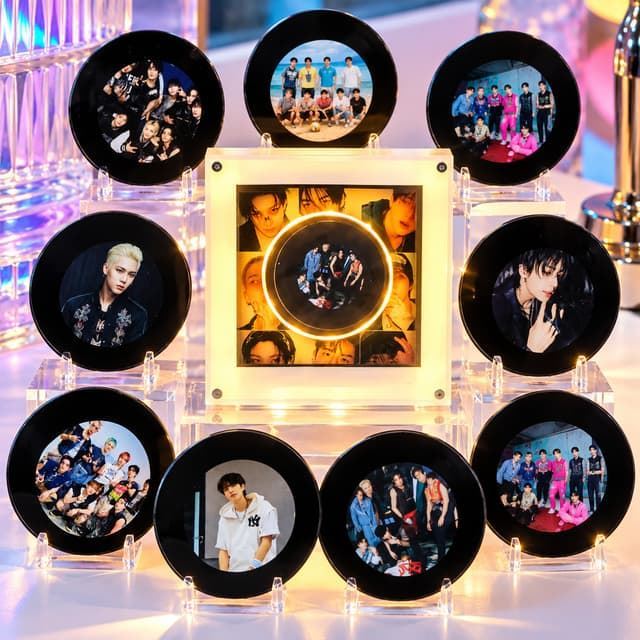 Reproductor musical K POP con luz LED y 9 mini discos nfc Stray kids - Imagen 1